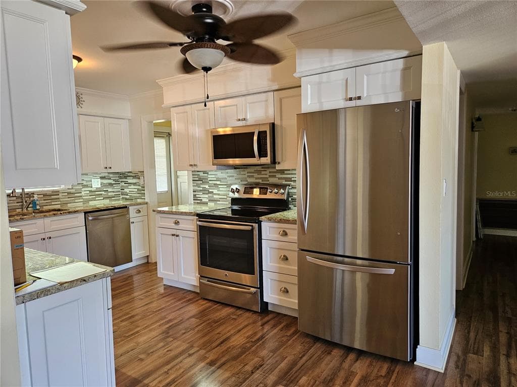 912 DESERT HILLS DRIVE SUN CITY CENTER, FL 33573