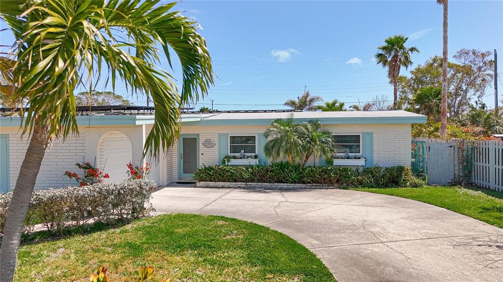 2593 W VINA DEL MAR BOULEVARD ST PETE BEACH, FL 33706