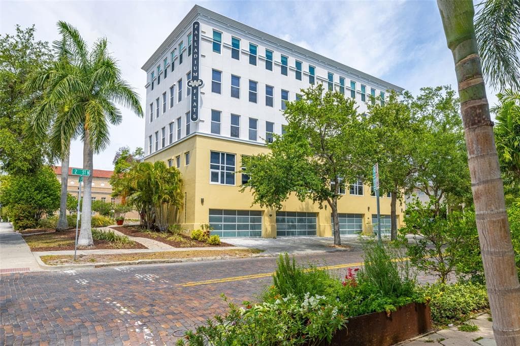 205 5TH AVENUE N UNIT 301 ST PETERSBURG, FL 33701
