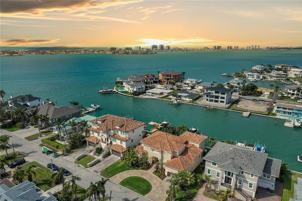 33 SUNSET BAY DRIVE BELLEAIR, FL 33756
