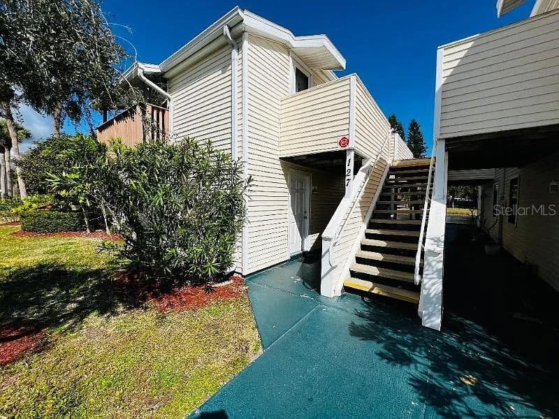 127 CAMPHOR CIRCLE UNIT F OLDSMAR, FL 34677