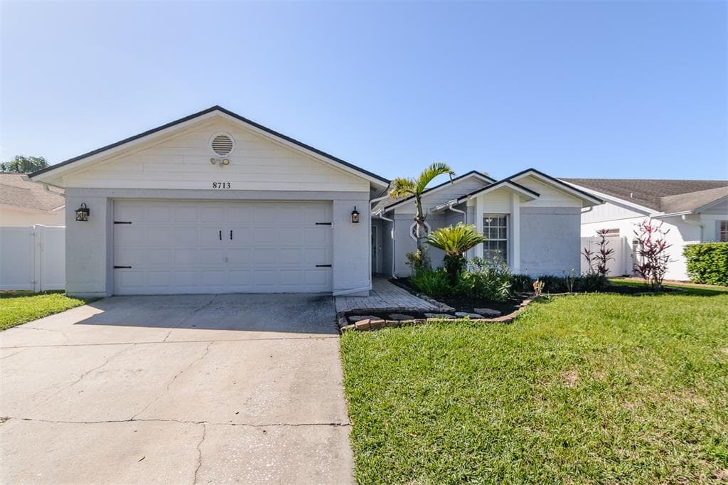 8713 HAMPDEN DRIVE TAMPA, FL 33626