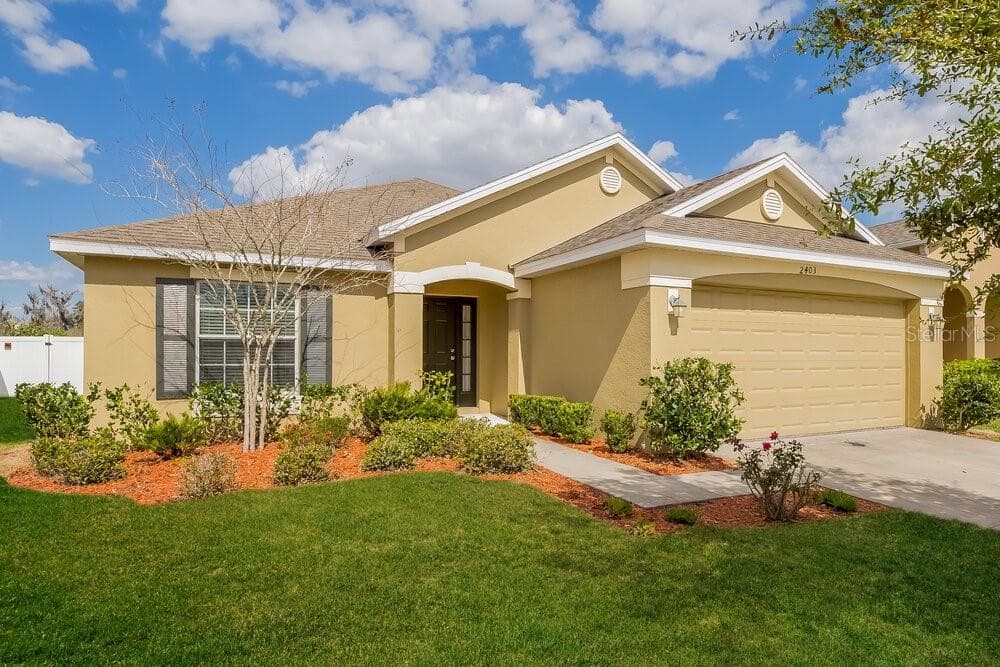 2403 SABASTIAN STREET MOUNT DORA, FL 32757