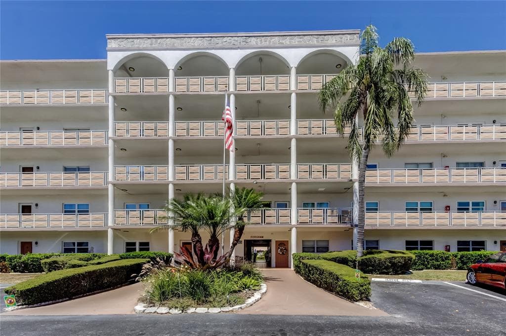 5603 80TH STREET N UNIT 404 ST PETERSBURG, FL 33709