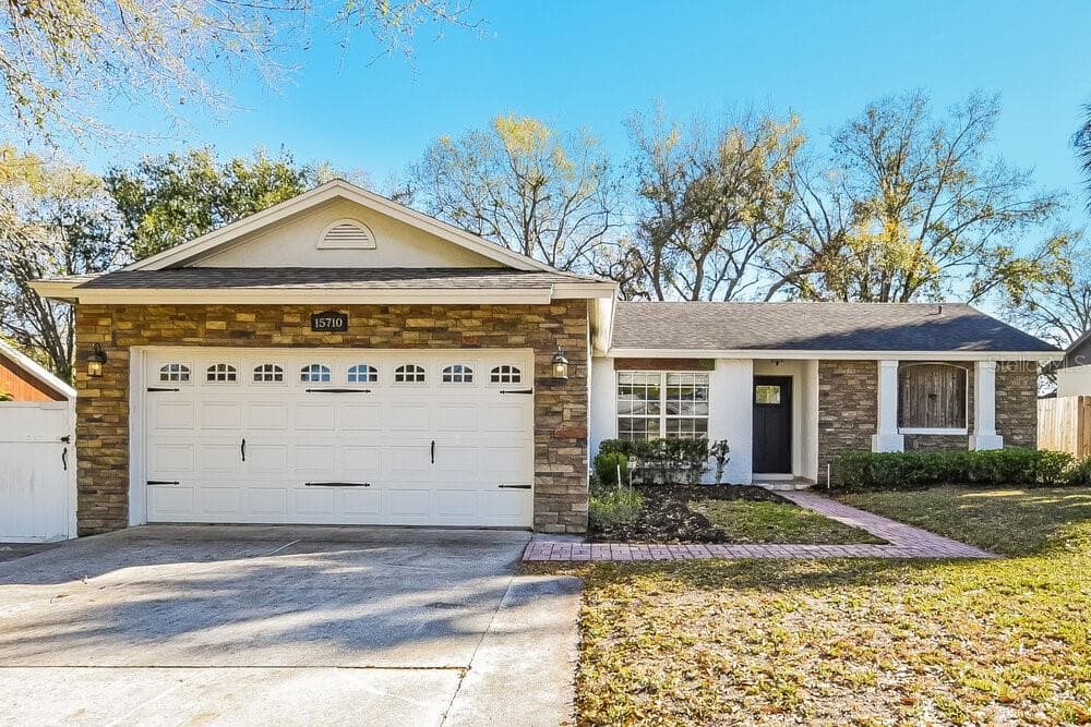 15710 CARRIAGE HILL COURT CLERMONT, FL 34711