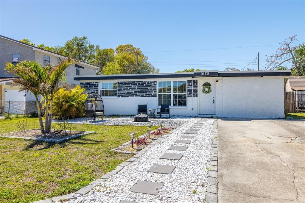 9172 82ND WAY SEMINOLE, FL 33777