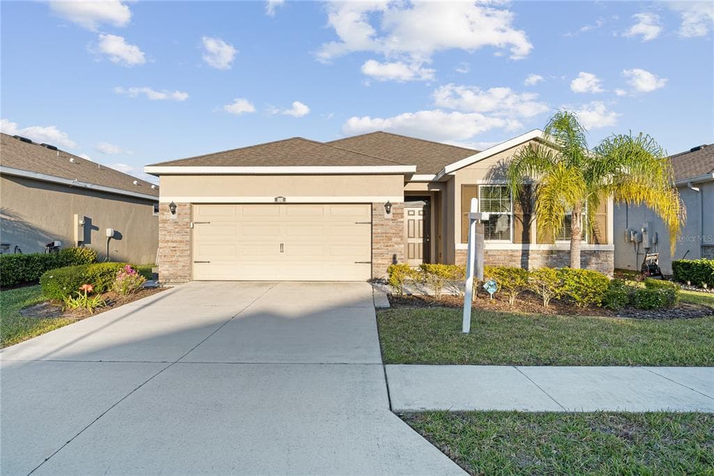 1092 PIPESTONE PLACE WESLEY CHAPEL, FL 33543