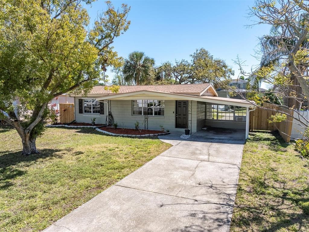 7882 42ND AVENUE N ST PETERSBURG, FL 33709