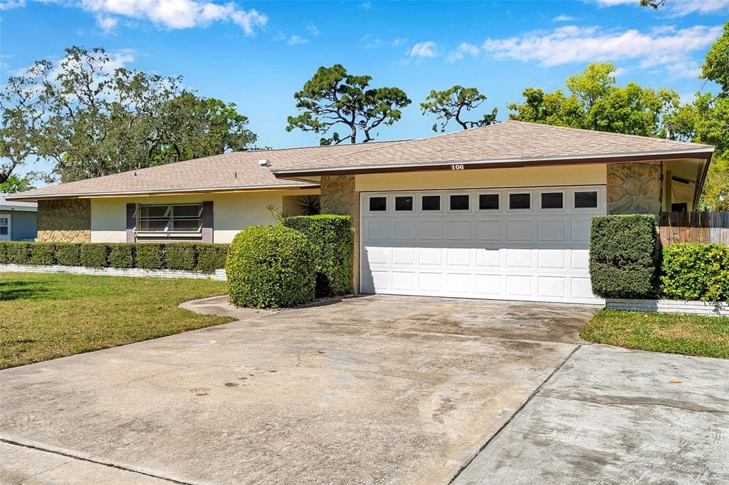 106 INDIAN ROCKS ROAD S BELLEAIR BLUFFS, FL 33770