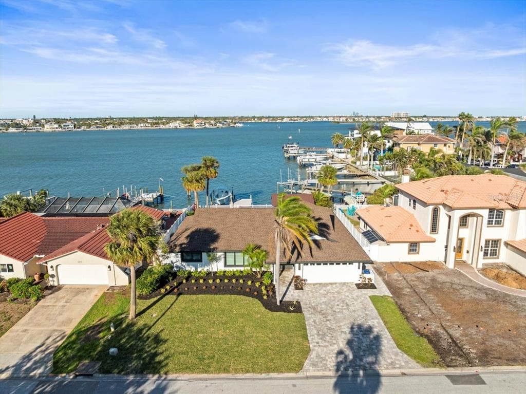 6421 4TH PALM POINT