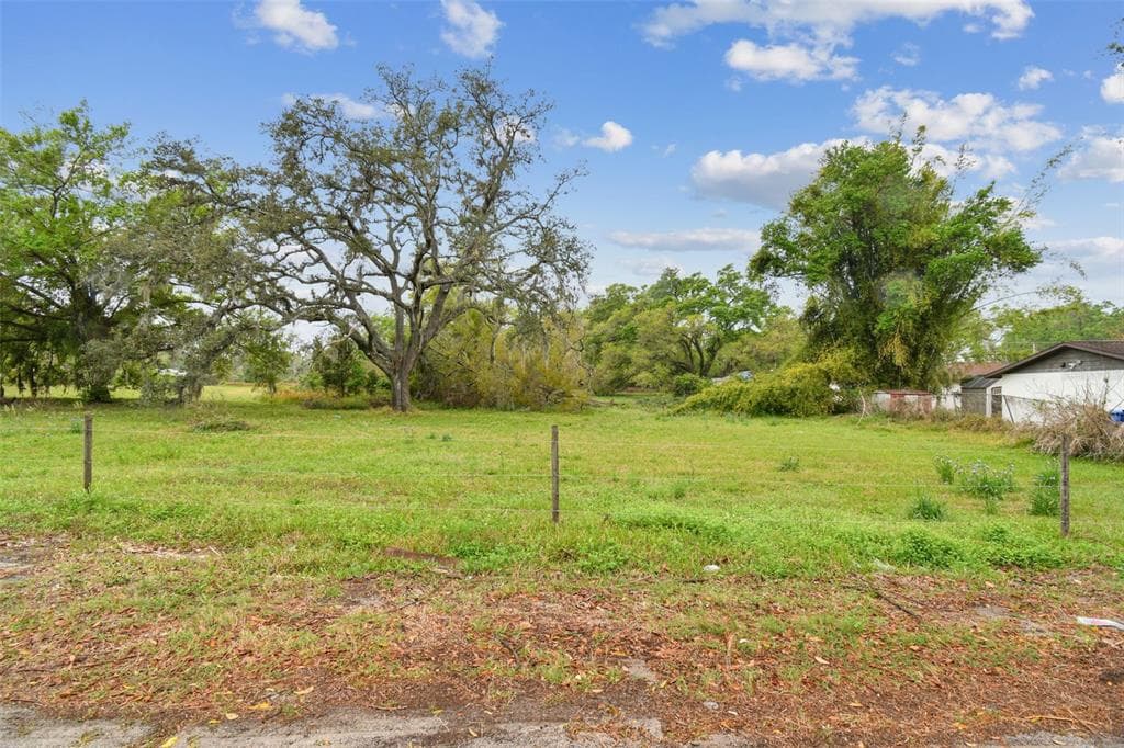 S TAYLOR ROAD SEFFNER, FL 33584