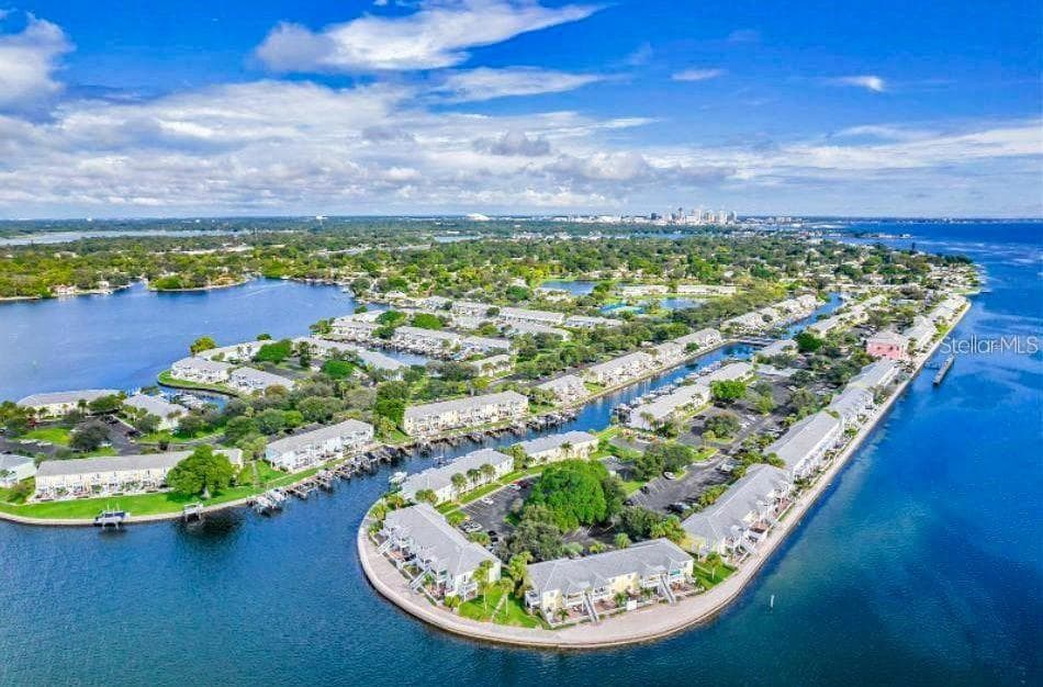 5245 COQUINA KEY DRIVE SE UNIT D (Furnished) ST PETERSBURG, FL 33705