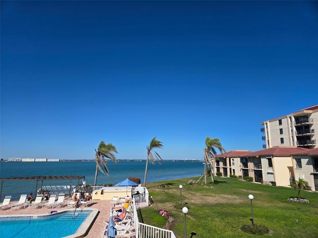 6177 SUN BOULEVARD UNIT 215