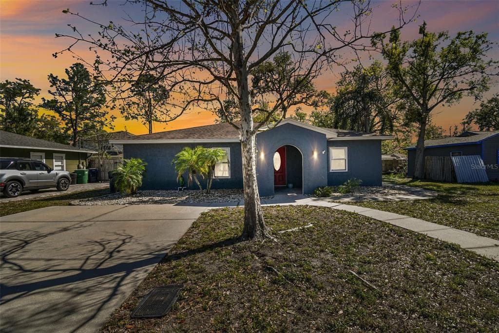 3212 W HARTNETT AVENUE TAMPA, FL 33611