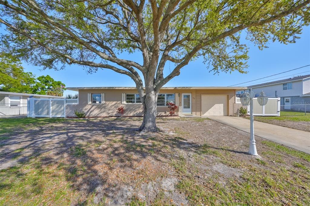 473 FAIRFAX LANE APOLLO BEACH, FL 33572