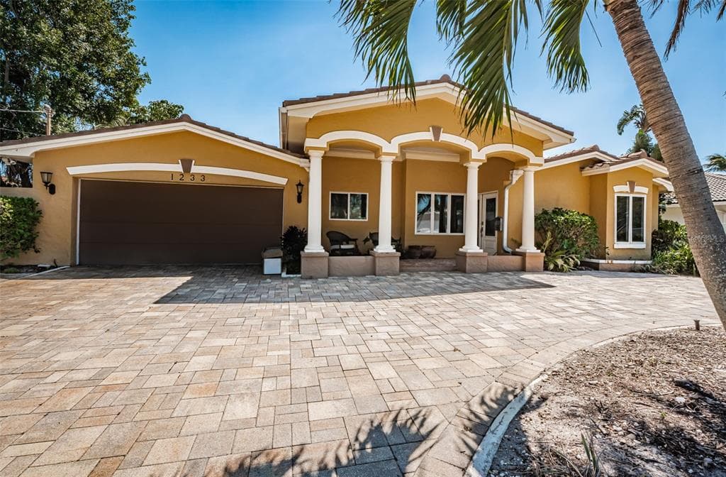 1233 EDEN ISLE DRIVE NE ST PETERSBURG, FL 33704