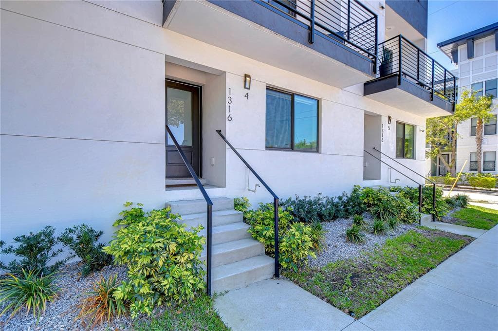 1316 W CARMEN STREET UNIT 4 TAMPA, FL 33606