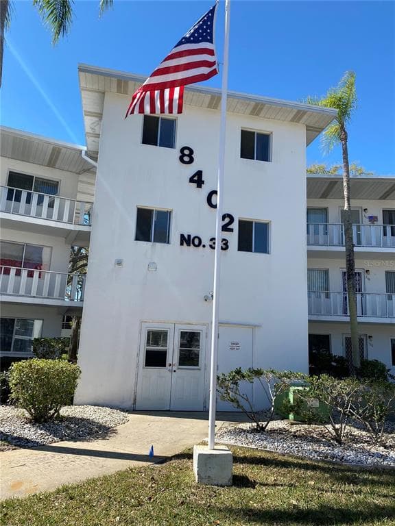 8402 111TH STREET UNIT 303 SEMINOLE, FL 33772