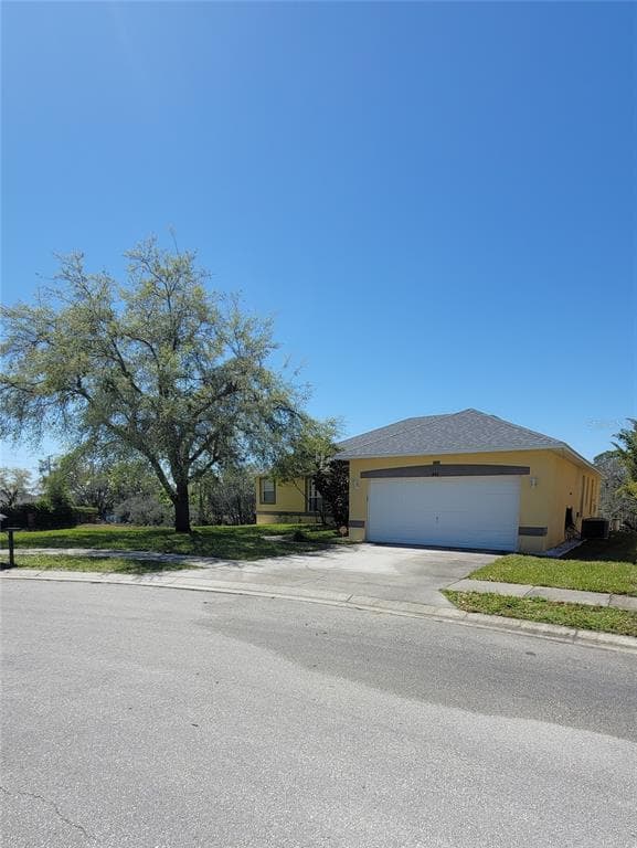 447 WILDFLOWER ROAD DAVENPORT, FL 33837