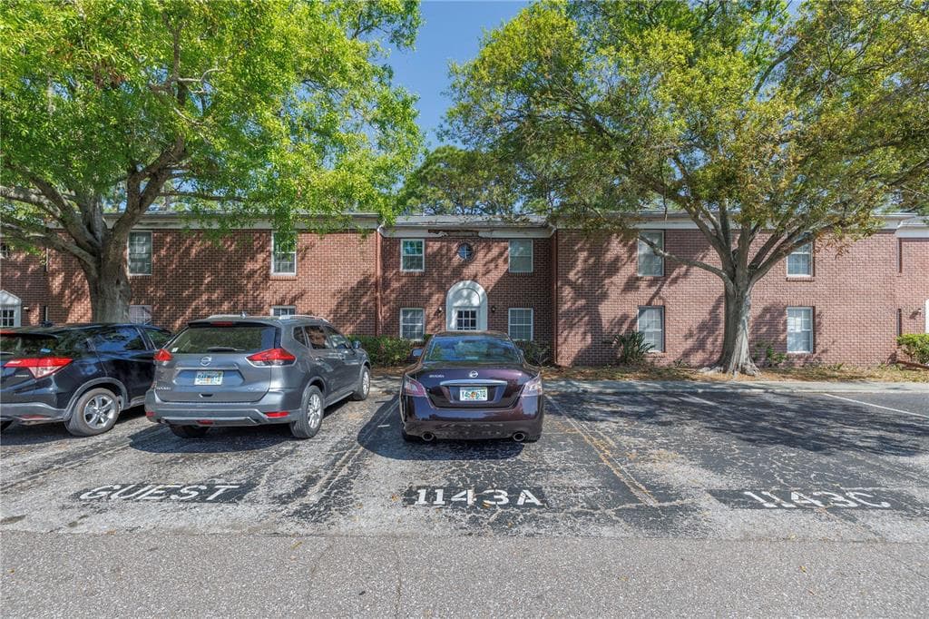 1143 85TH TERRACE N UNIT B ST PETERSBURG, FL 33702