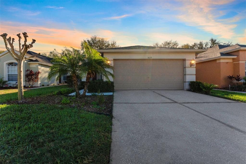 5039 GATO DEL SOL CIRCLE