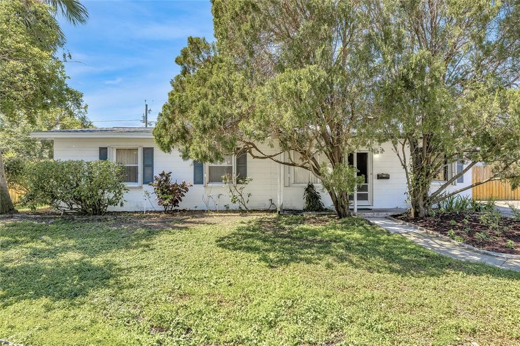4227 PORPOISE DRIVE SE ST PETERSBURG, FL 33705