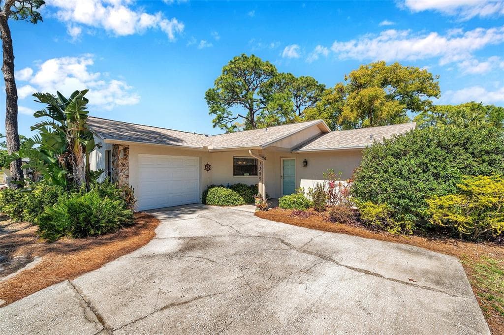 1308 GULFVIEW WOODS LANE TARPON SPRINGS, FL 34689