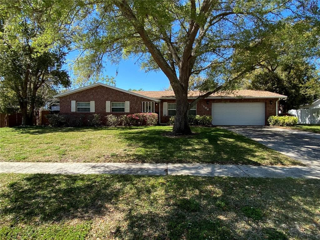 504 CARRIAGE HILLS DRIVE TEMPLE TERRACE, FL 33617
