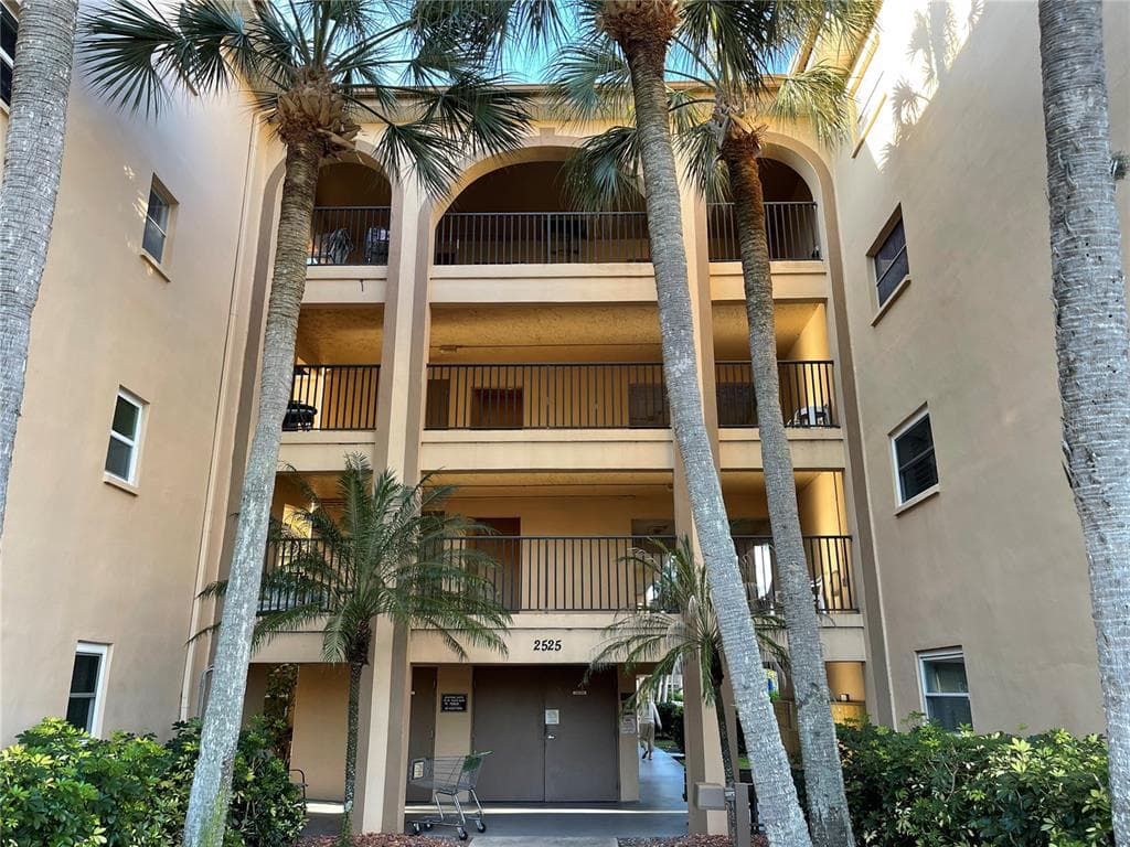 2525 W BAY DRIVE UNIT E44 BELLEAIR BLUFFS, FL 33770