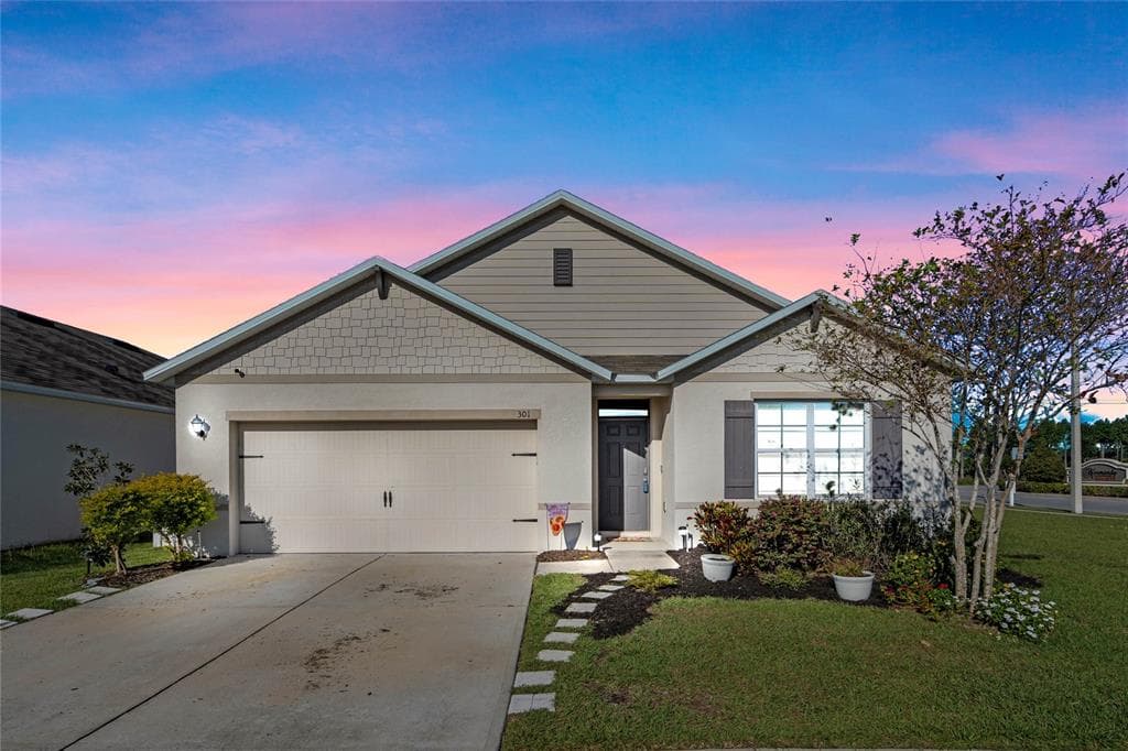 301 ST GEORGES CIRCLE EAGLE LAKE, FL 33839
