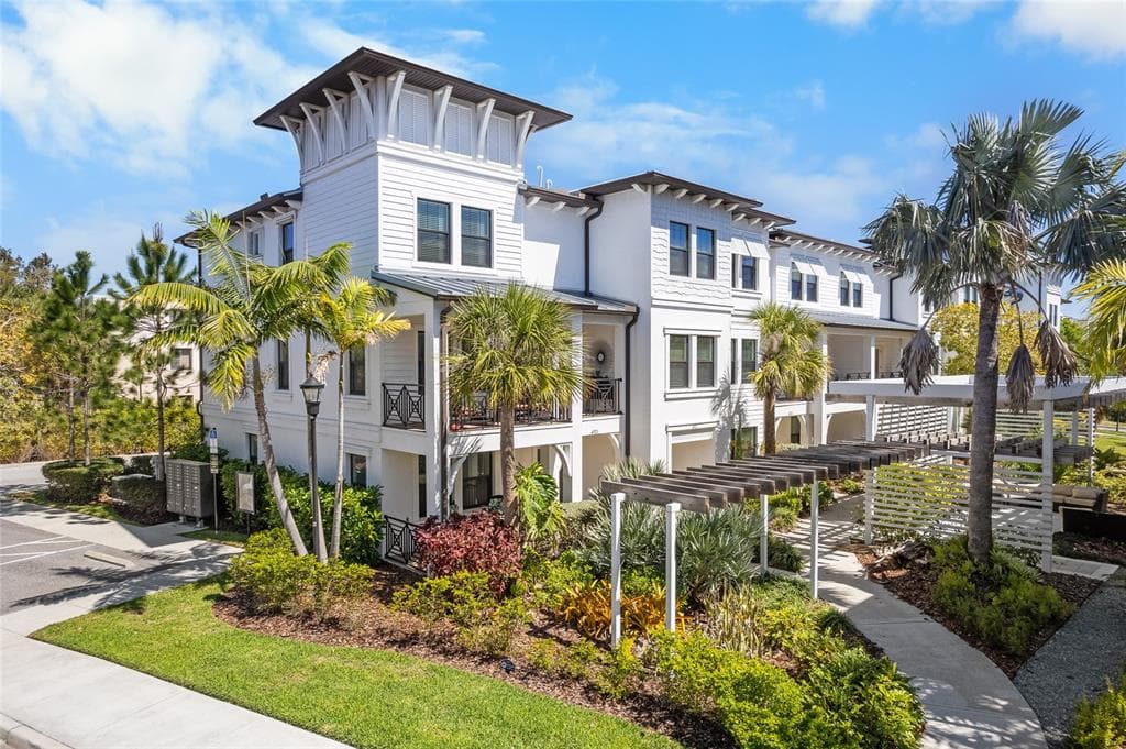 4921 W PAUL AVENUE UNIT 8 TAMPA, FL 33611