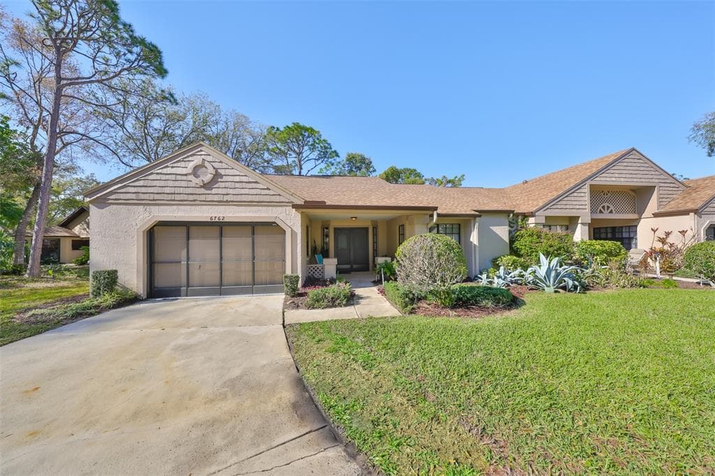 6762 PEARLEAF COURT SPRING HILL, FL 34606