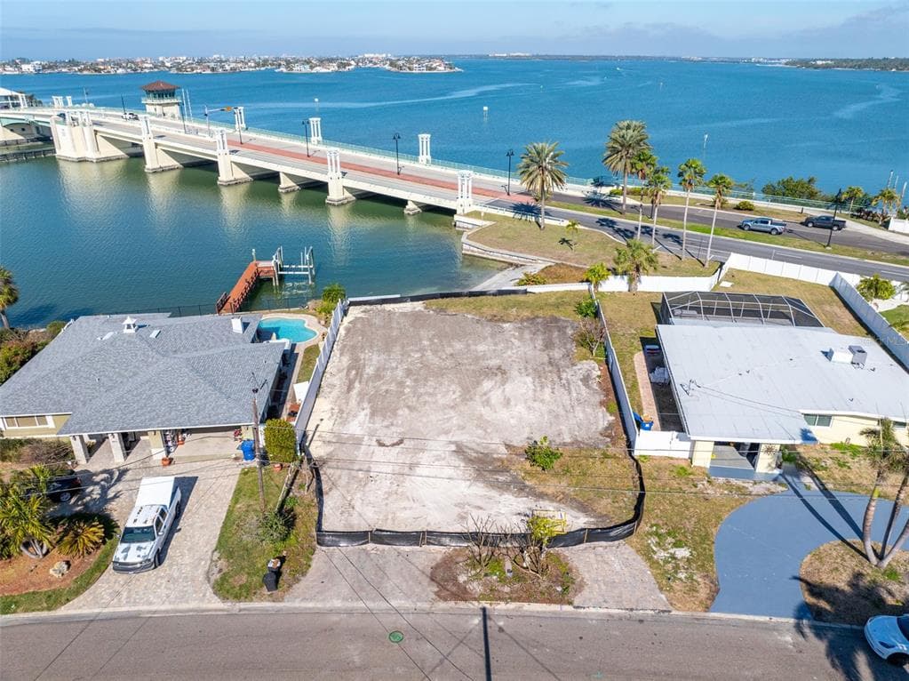 8043 CAUSEWAY BOULEVARD S