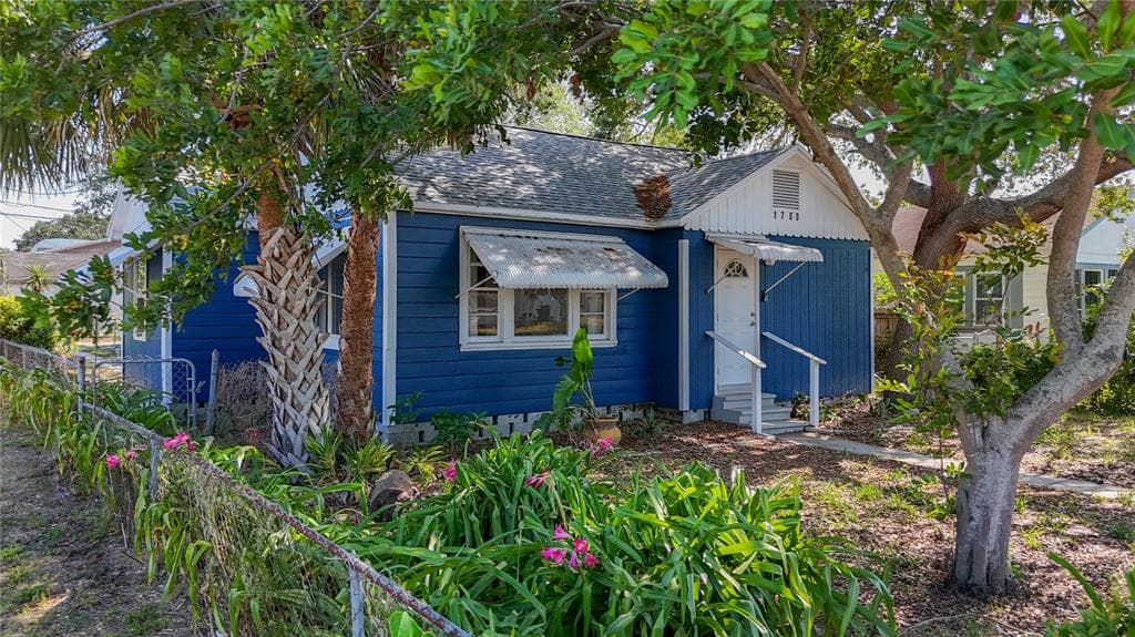1700 30TH AVENUE N ST PETERSBURG, FL 33713