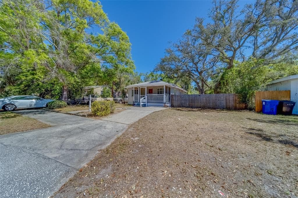 2340 KINGSTON STREET S ST PETERSBURG, FL 33711