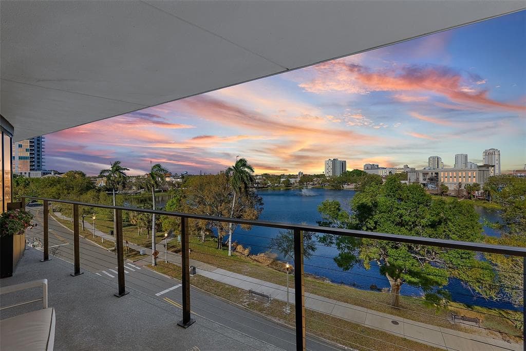 132 MIRROR LAKE DRIVE N UNIT 401 ST PETERSBURG, FL 33701