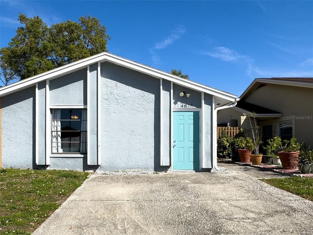 4817 GLENAIRE COURT TAMPA, FL 33624