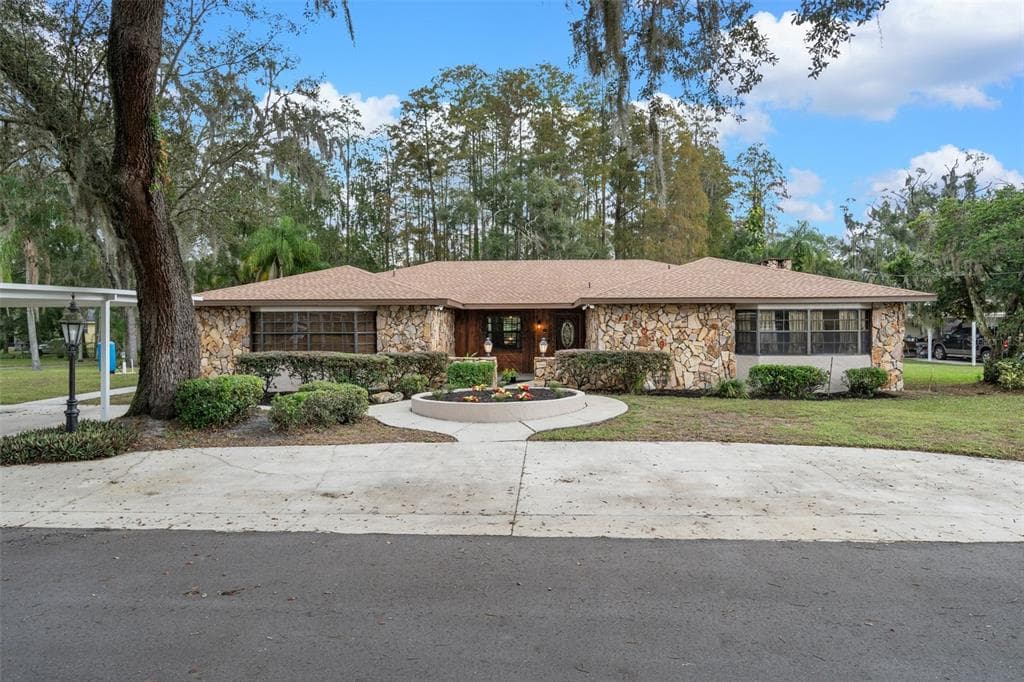 19019 3RD STREET NE LUTZ, FL 33549
