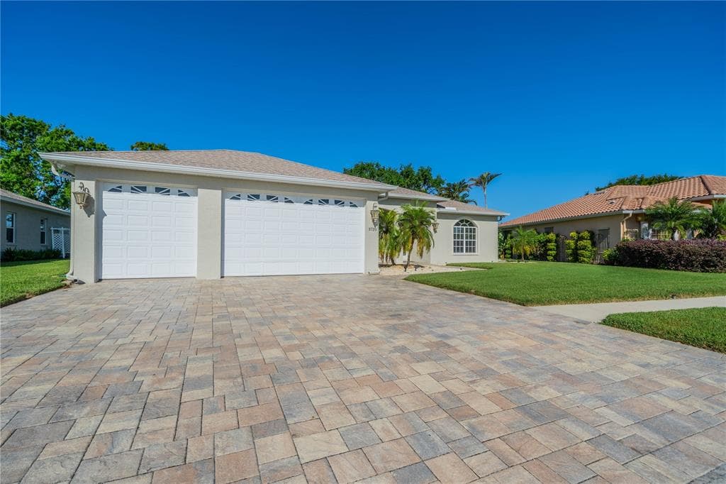 3720 GAVIOTA DRIVE RUSKIN, FL 33573