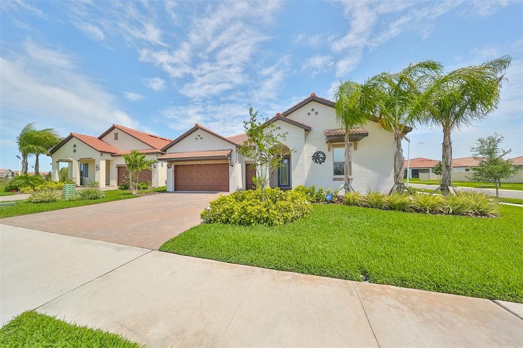 17152 SCUBA CREST STREET WIMAUMA, FL 33598