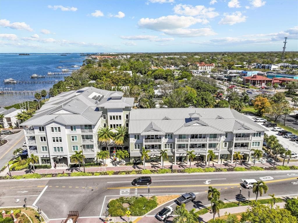 200 MAIN STREET UNIT 202 DUNEDIN, FL 34698