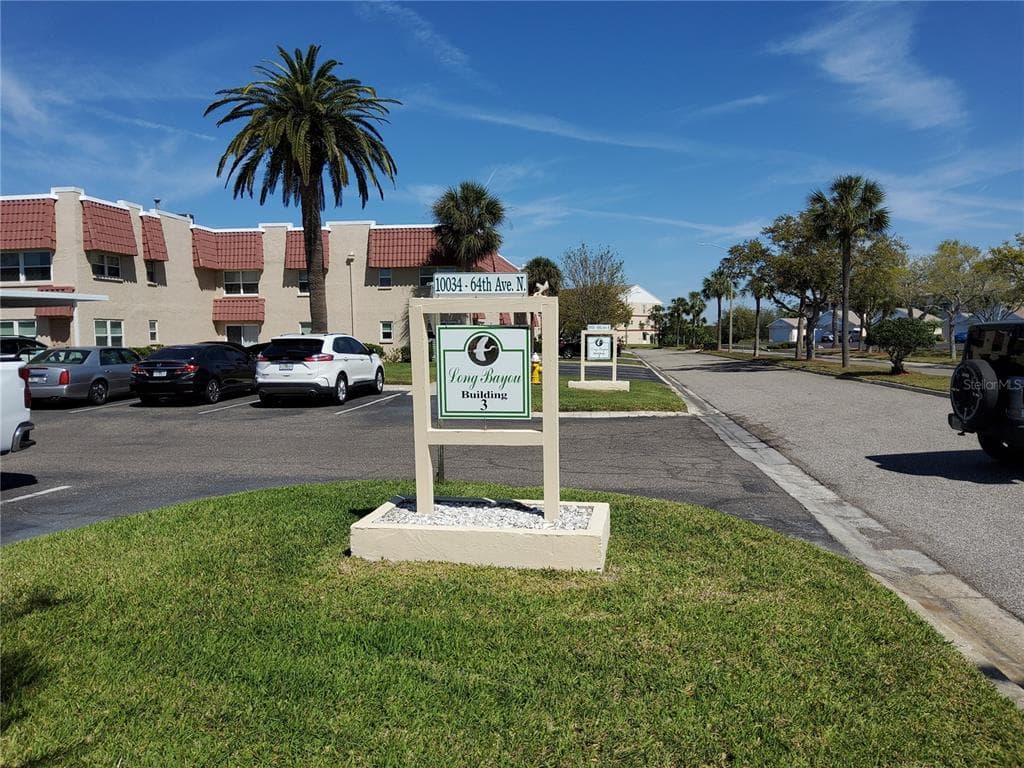 10034 64TH AVENUE N UNIT 11 ST PETERSBURG, FL 33708