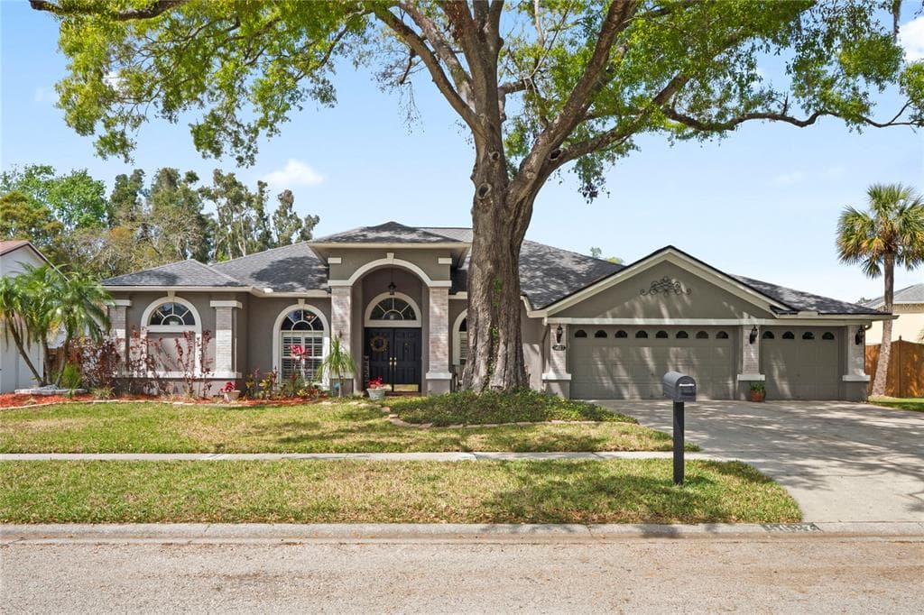 5627 GLENCREST BLVD TAMPA, FL 33625