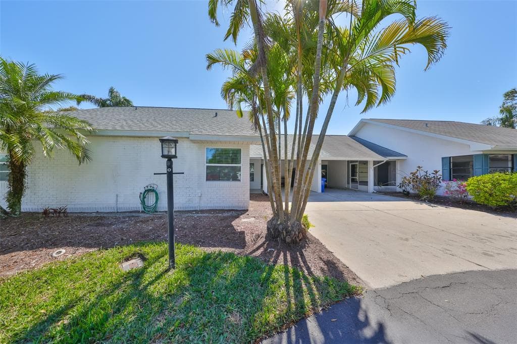 1615 COMFY COURT SUN CITY CENTER, FL 33573