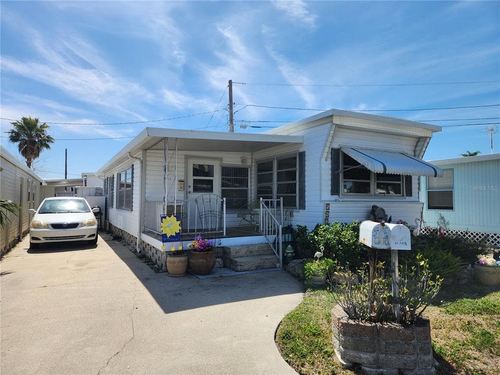 542 SKIPPER DRIVE UNIT 542 SEMINOLE, FL 33772