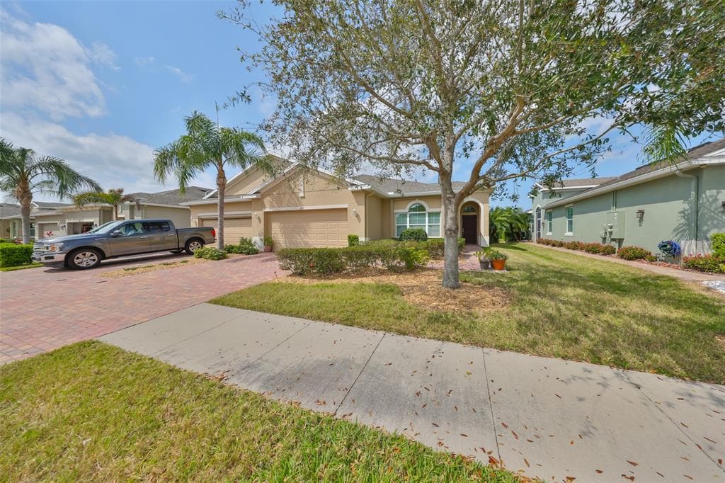 807 CHIPPER DRIVE SUN CITY CENTER, FL 33573