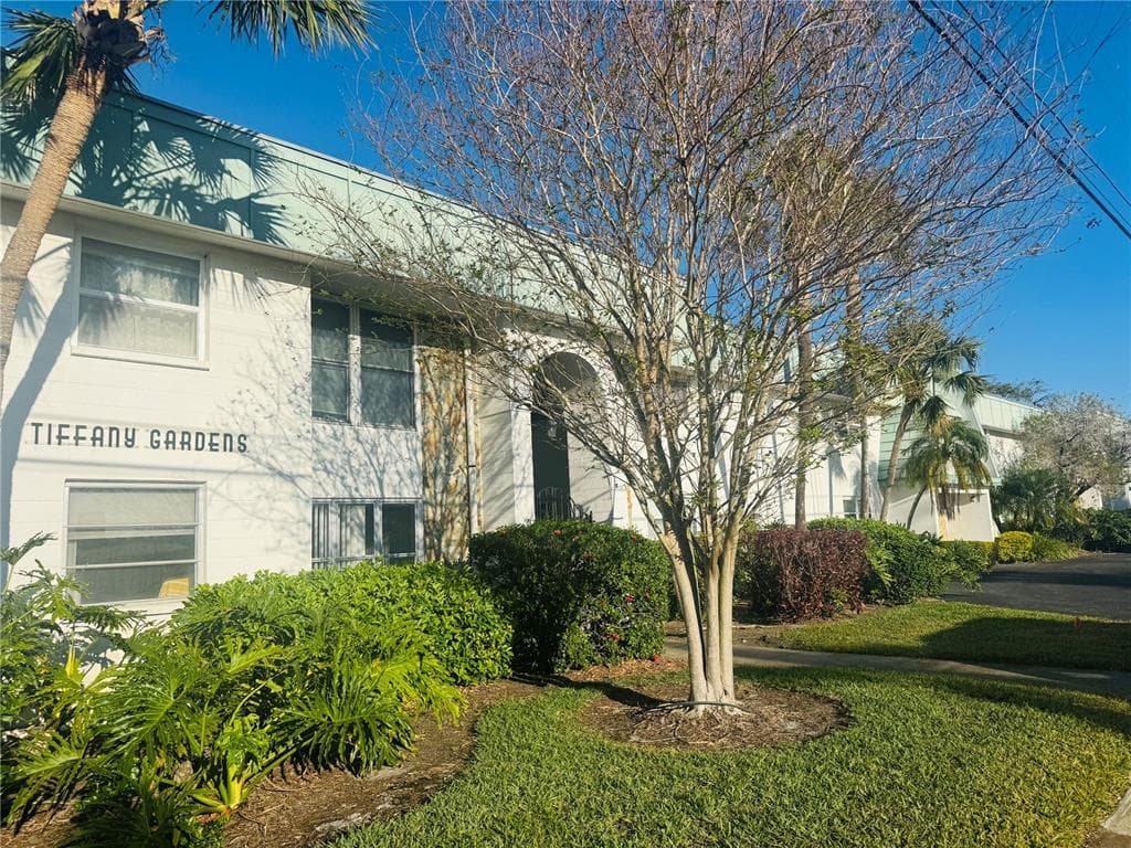 3100 HARTFORD STREET N UNIT 221 ST PETERSBURG, FL 33713