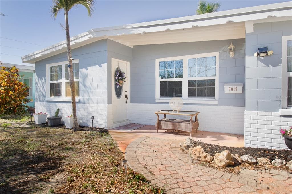 7019 DARTMOUTH AVENUE N ST PETERSBURG, FL 33710