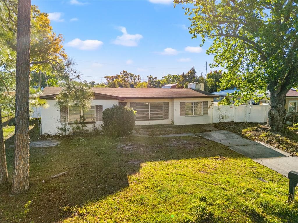 7811 EGYPT LAKE DRIVE TAMPA, FL 33614