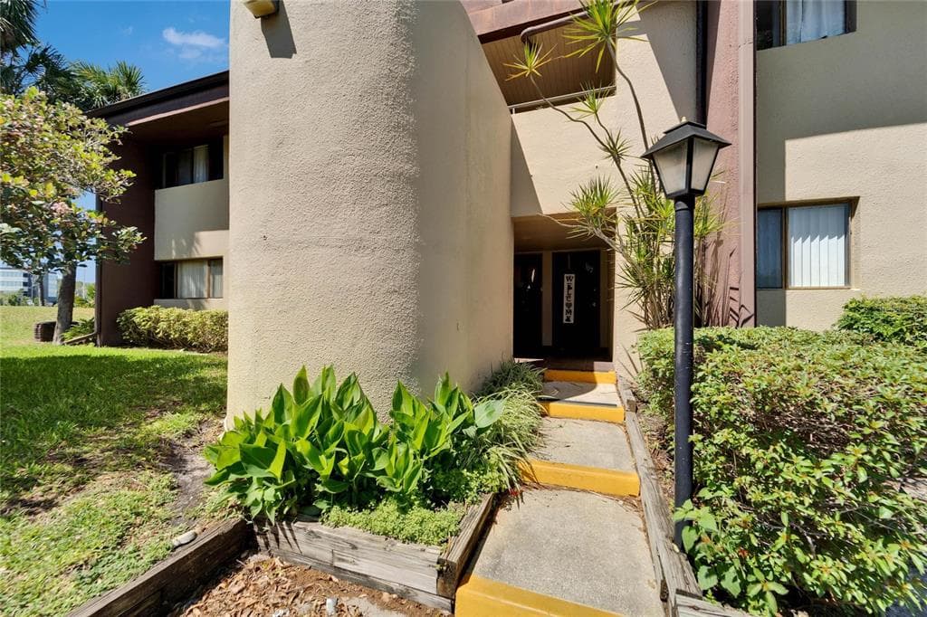 880 S VILLAGE DRIVE N UNIT 201 ST PETERSBURG, FL 33716